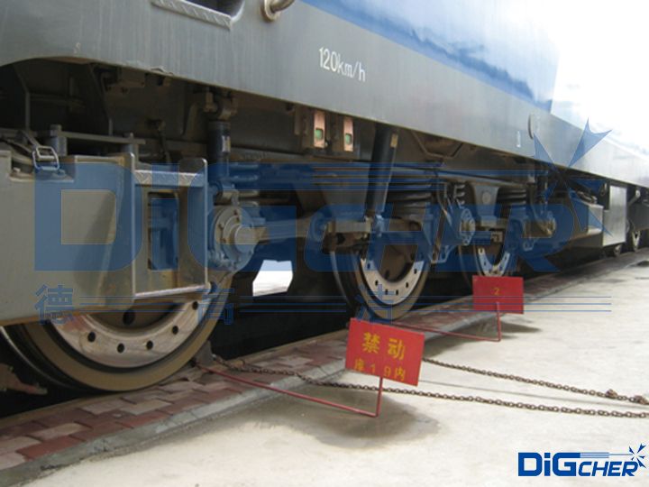 大功率牽（qiān）引機車底盤清潔係統