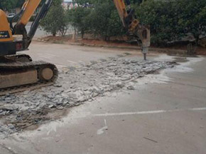 采用高壓水技術進行舊路麵破碎的好處（chù）