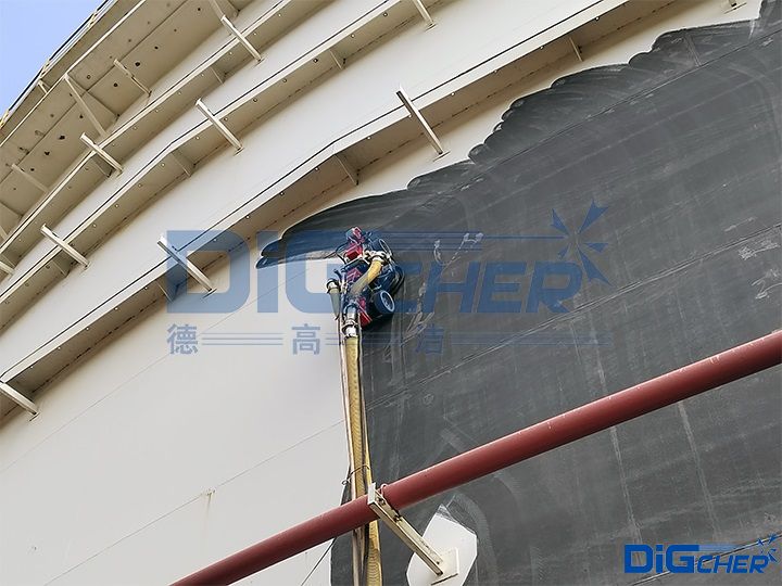 德高潔石化儲罐爬（pá）壁機器人防腐施工