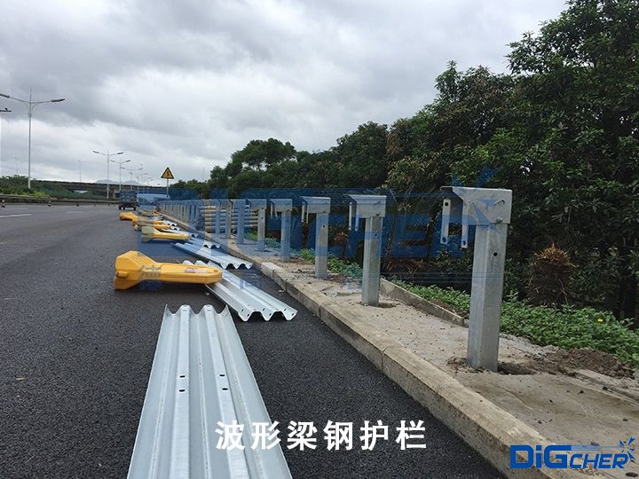 波形梁鋼(gāng)護欄