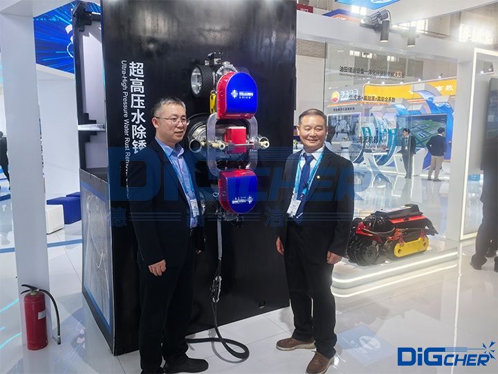 德高潔超(chāo)高壓水(shuǐ)除鏽機器人亮相 (cippe2025) 北(běi)京石油展