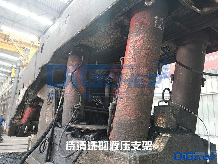 待清洗(xǐ)的液壓(yā)支架
