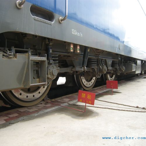 大功率牽引機車底盤清潔係統（tǒng） 02(e).jpg