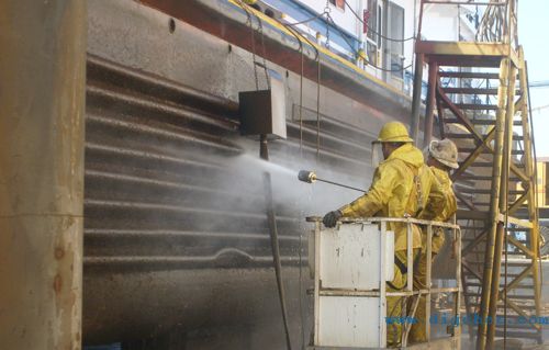 高壓水射流船側壁(bì)清洗