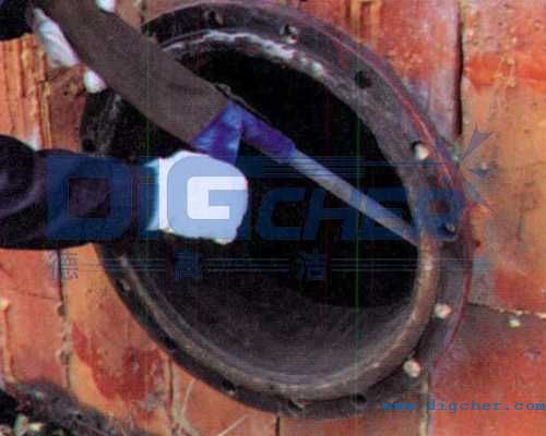 幹冰清(qīng)洗儲(chǔ)油罐現場