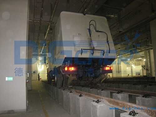 德高潔（jié）公鐵兩用軌道清洗吸（xī）塵車